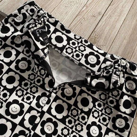 Art Class Floral Smiley Face Front Notch Skirt Girls Size S (6/6X) Black White - Picture 10 of 12